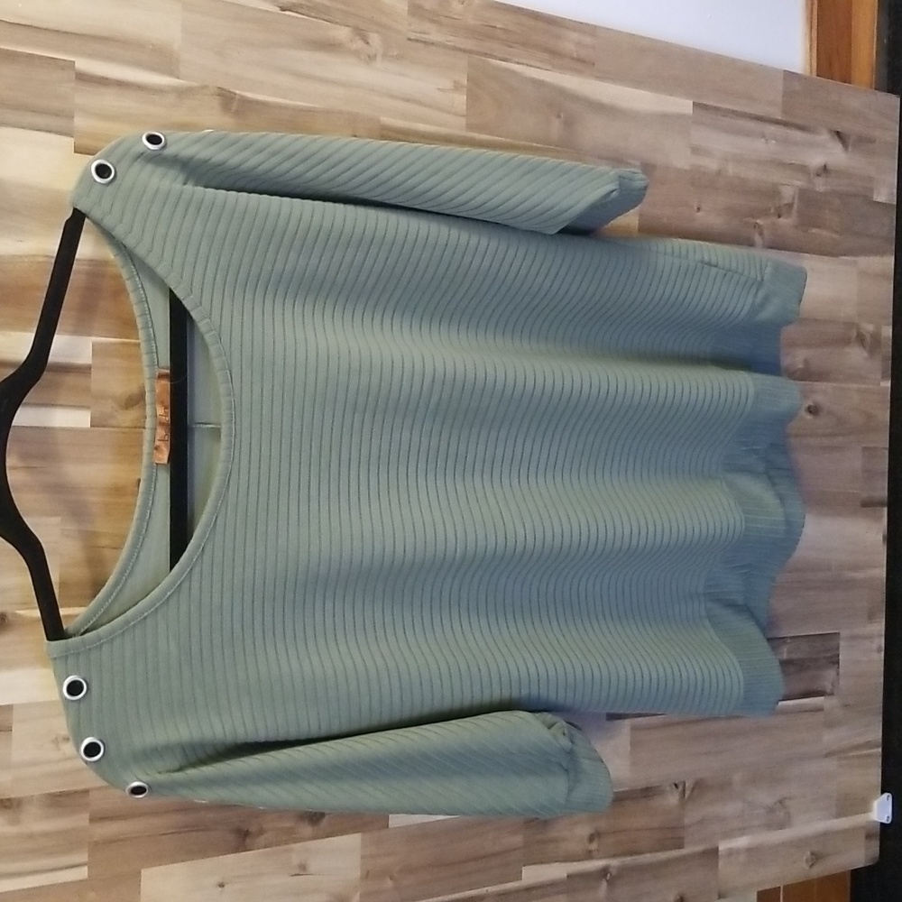 🌷 Belldini Green Top Size Large